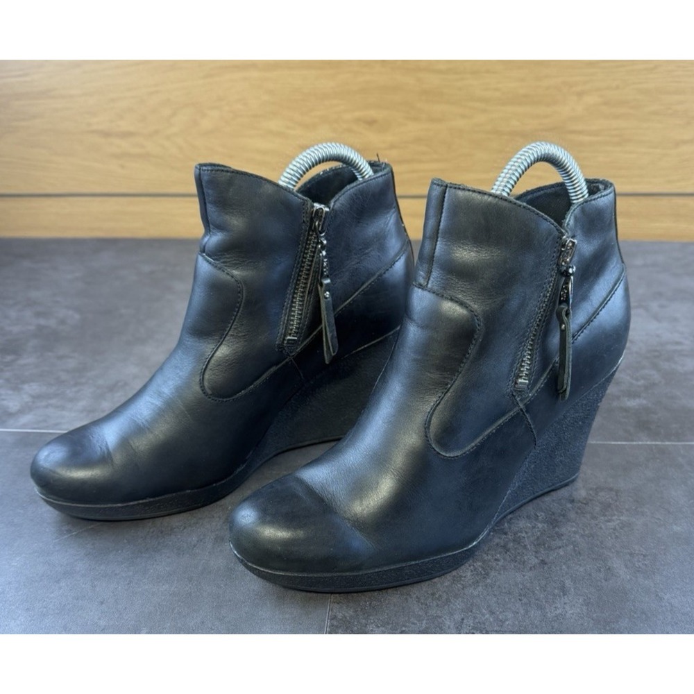 UGG Meredith Women's Black Leather Sherpa lined Wedge Zip Bootie Size 7.5